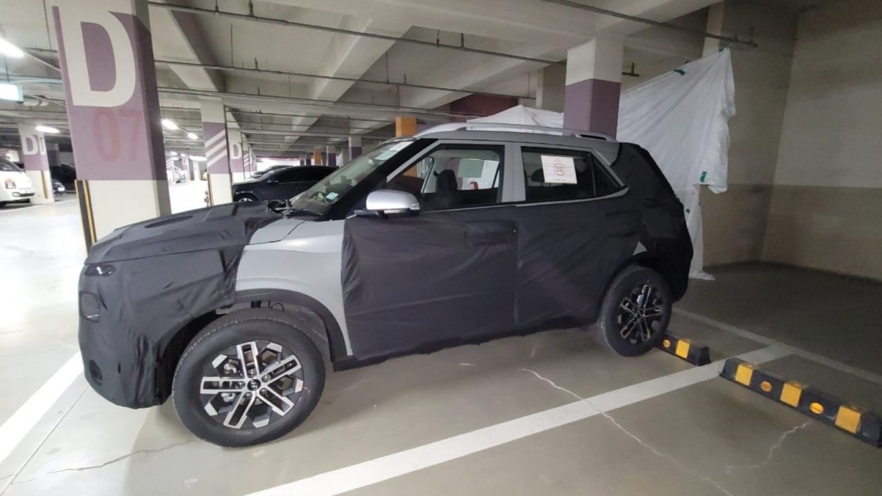Hyundai Venue facelift spied South Korea img3