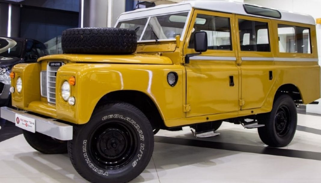 MS Dhoni 1971 Land Rover Series Station Wagon 1