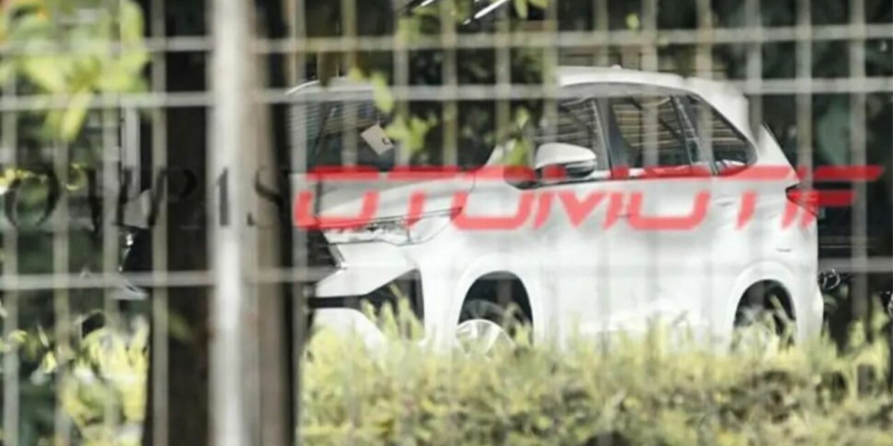 Toyota Innova Hycross Spied Undisguised 1