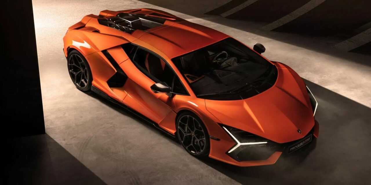 Lamborghini revuelto2