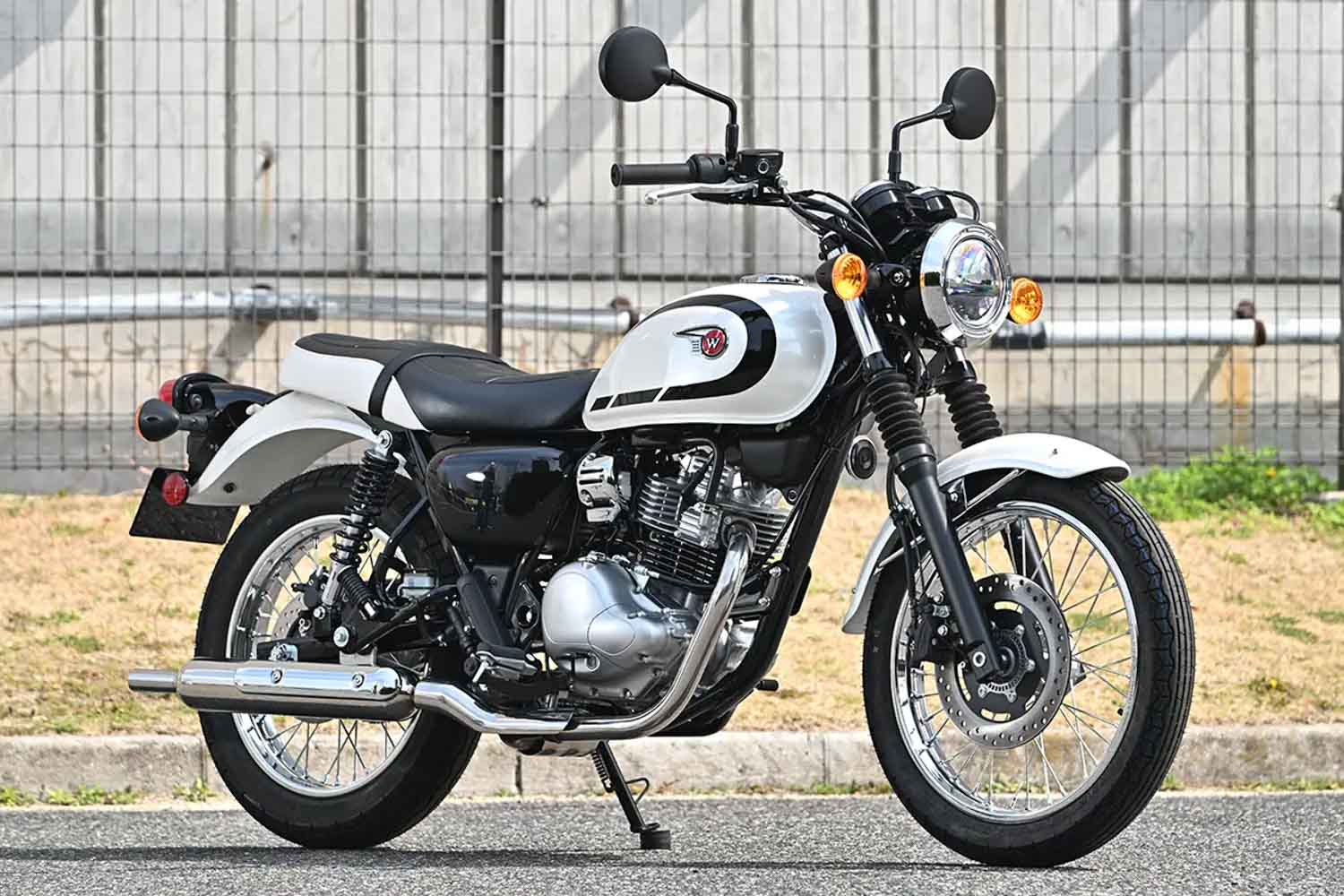 Kawasaki W230 (RE 350 Rival) Revealed With Retro Design