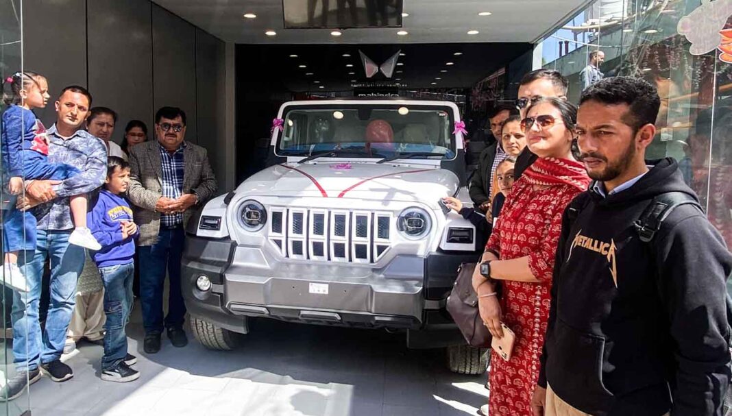 mahindra thar roxx-11