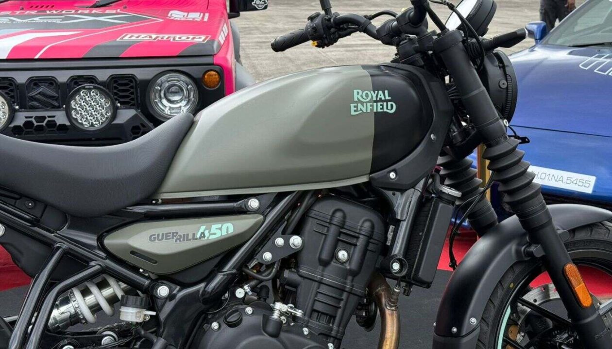 Royal Enfield Guerrilla 450 ‘Shadow Ash’ colourway 1