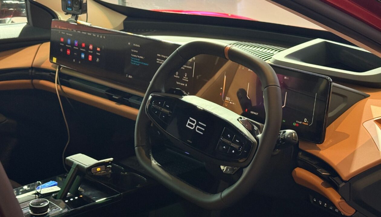 mahindra be6 sporteq interior